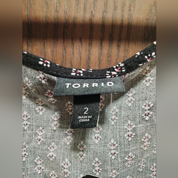 NWT Torrid Fit And Flare Sleeveless Top - Picture 2 of 7